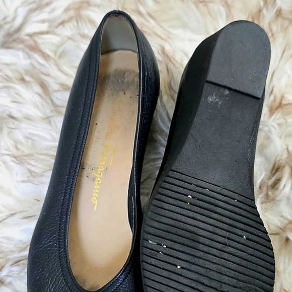 SALVATORE FERRAGAMO Wonen's Black Leather Classic Gancini Toe Size 6.5M 🌴 - Picture 9 of 10